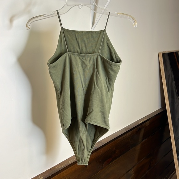 AEO Grateful Dead Dancing Bear Bodysuit in Green- M - Picture 2 of 6